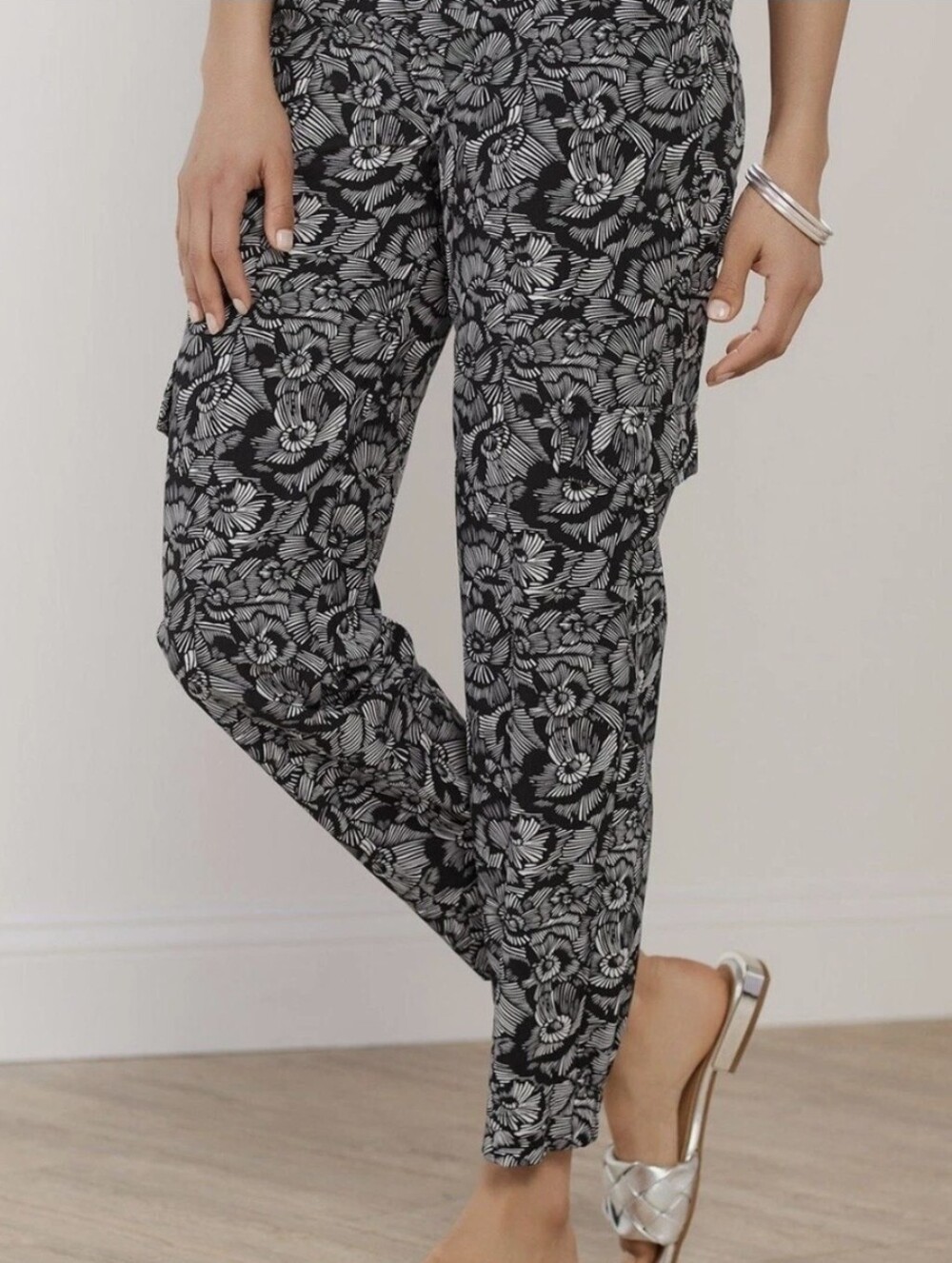 SOFT SURROUNDINGS Go Lively Carg Black White Floral Pants Gathered Ankle Sz 2X